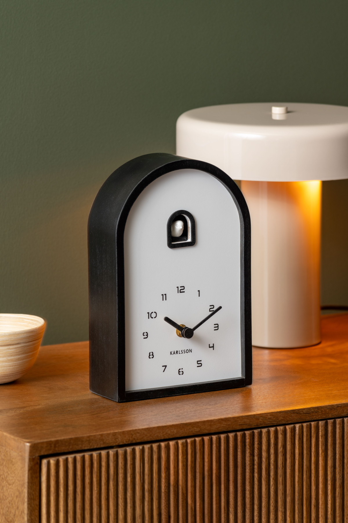 Een sfeerlamp als laag lichtpunt in de woonkamer